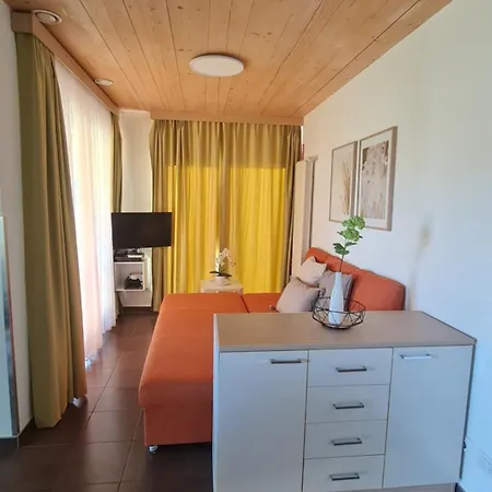 Holiday home Apartma Pikabooth